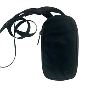 Lululemon Everywhere Phone Bag